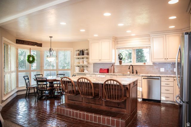 8862 S CHESHIRE DR, Sandy, UT 84093