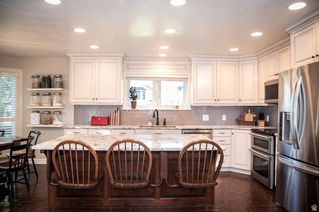 8862 S CHESHIRE DR, Sandy, UT 84093