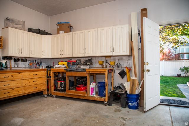 8862 S CHESHIRE DR, Sandy, UT 84093