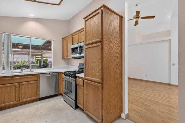 8113 Bellsbrae Dr, Antelope, CA 95843