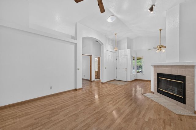 8113 Bellsbrae Dr, Antelope, CA 95843