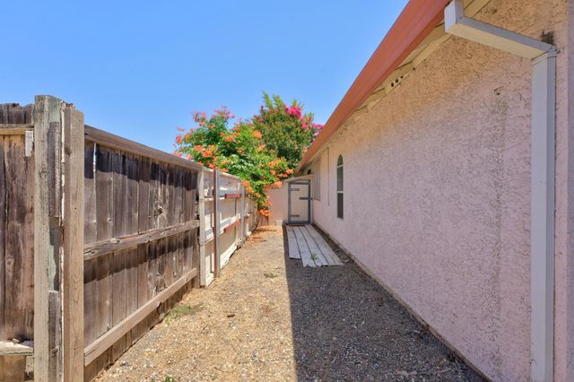 8113 Bellsbrae Dr, Antelope, CA 95843