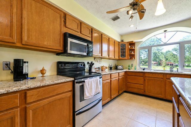 8690 Shadylake Lane, Fort Pierce, FL 34947