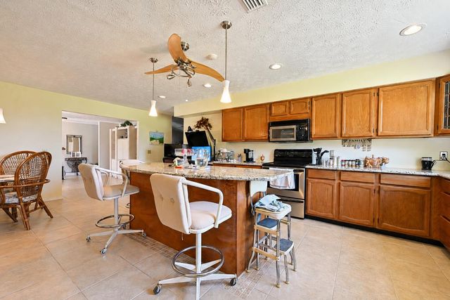 8690 Shadylake Lane, Fort Pierce, FL 34947