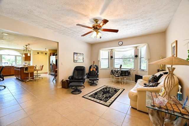 8690 Shadylake Lane, Fort Pierce, FL 34947