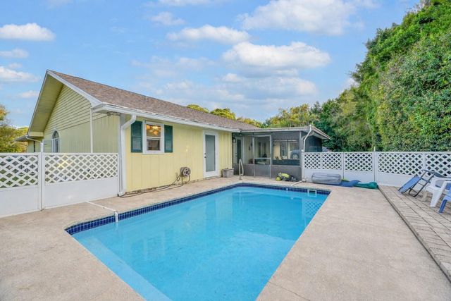 8690 Shadylake Lane, Fort Pierce, FL 34947