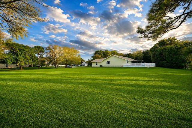 8690 Shadylake Lane, Fort Pierce, FL 34947