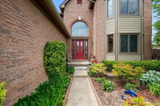 48037 Lafayette Drive, Macomb, MI 48044