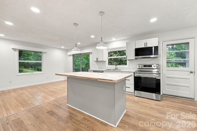 104 Disosway Street, Black Mountain, NC 28711