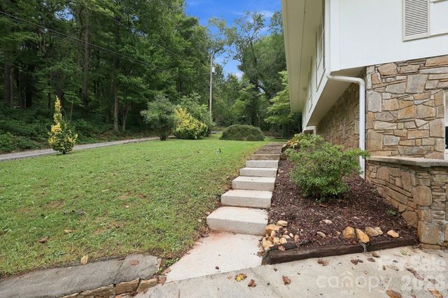 104 Disosway Street, Black Mountain, NC 28711