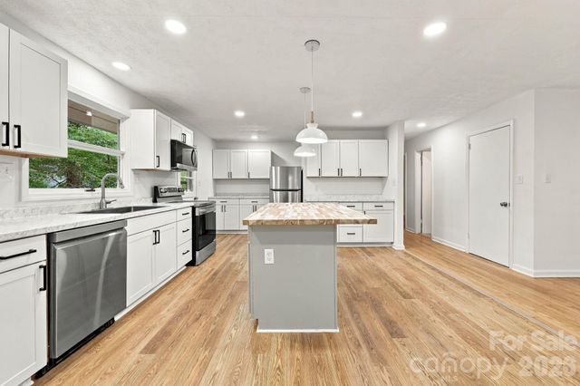 104 Disosway Street, Black Mountain, NC 28711