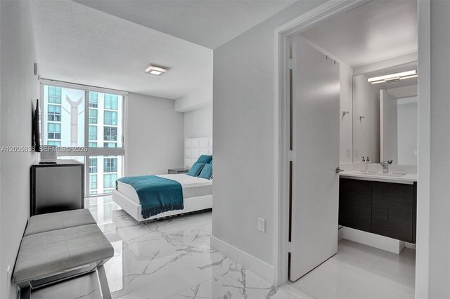 330 Sunny Isles Blvd 5-2207, Sunny Isles Beach, FL 33160