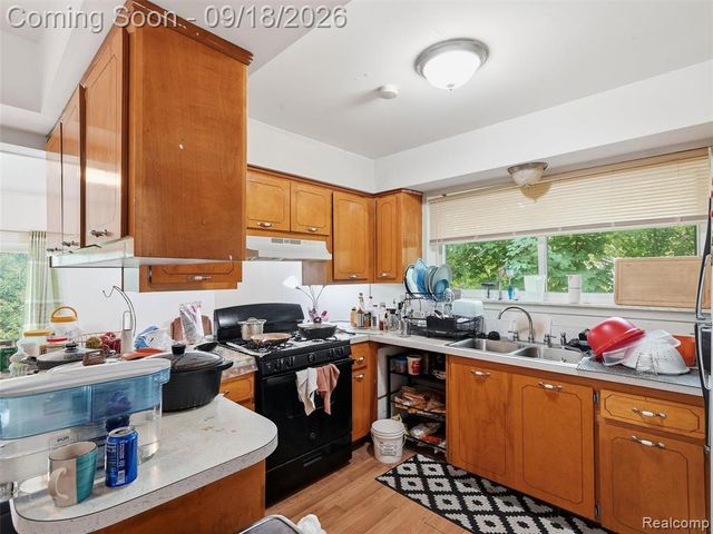 25496 Taylor Drive, Warren, MI 48089