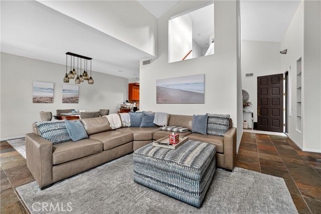 23039 Park Privado, Calabasas, CA 91302