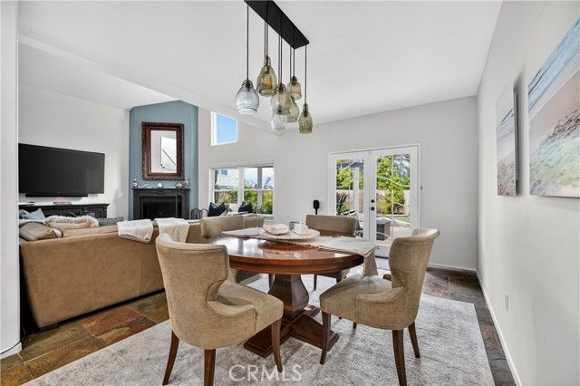 23039 Park Privado, Calabasas, CA 91302