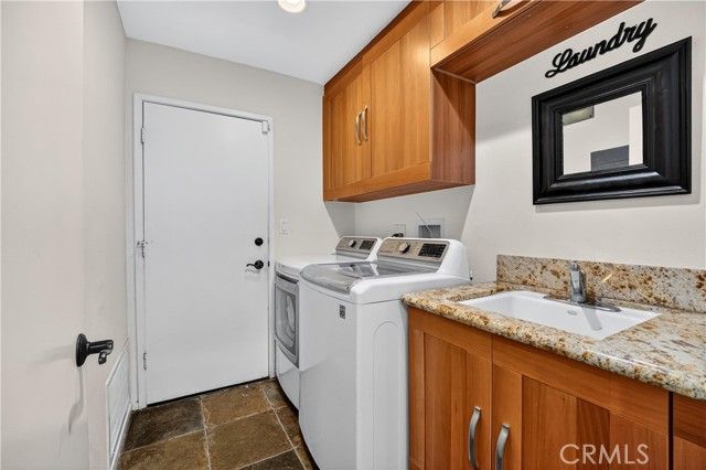 23039 Park Privado, Calabasas, CA 91302