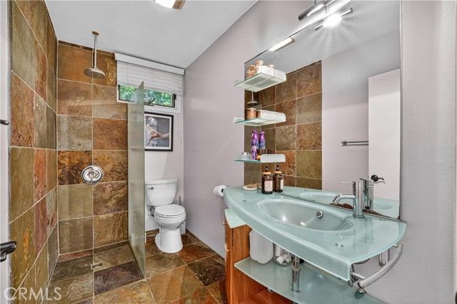 23039 Park Privado, Calabasas, CA 91302