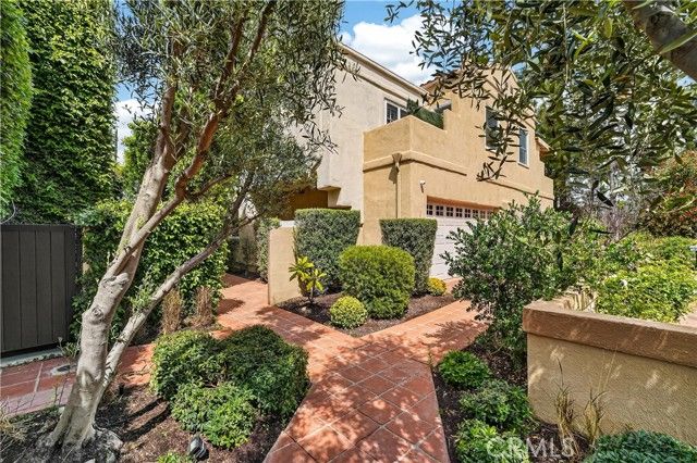 23039 Park Privado, Calabasas, CA 91302