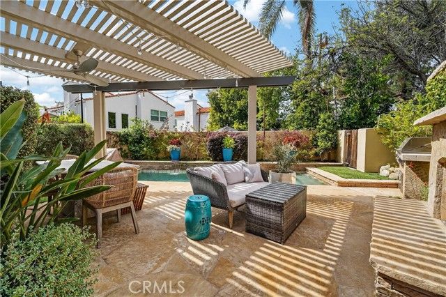 23039 Park Privado, Calabasas, CA 91302