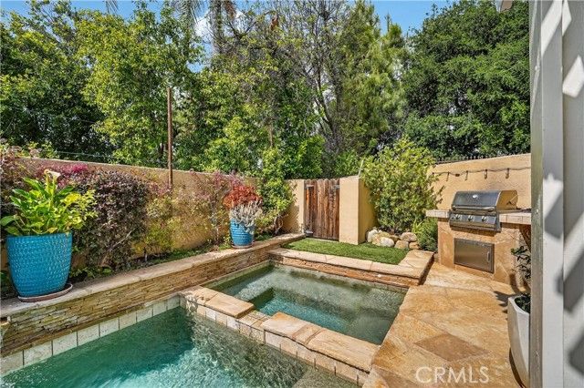 23039 Park Privado, Calabasas, CA 91302