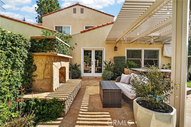23039 Park Privado, Calabasas, CA 91302