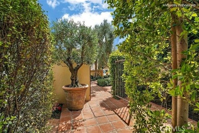 23039 Park Privado, Calabasas, CA 91302