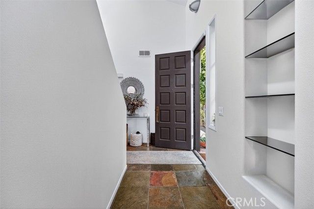 23039 Park Privado, Calabasas, CA 91302