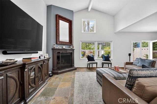 23039 Park Privado, Calabasas, CA 91302