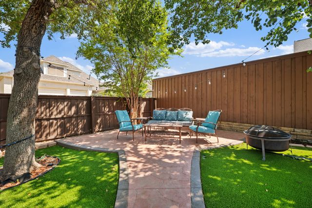 2311 Creekside Circle N, Irving, TX 75063