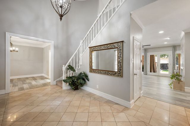 2311 Creekside Circle N, Irving, TX 75063