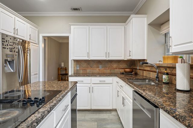 2311 Creekside Circle N, Irving, TX 75063