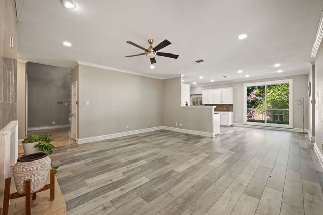 2311 Creekside Circle N, Irving, TX 75063