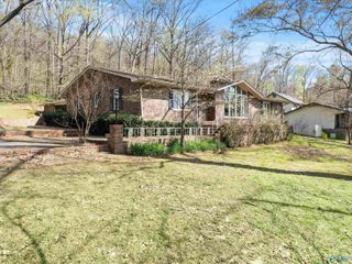 2205 Sunset Drive, Guntersville, AL 35976