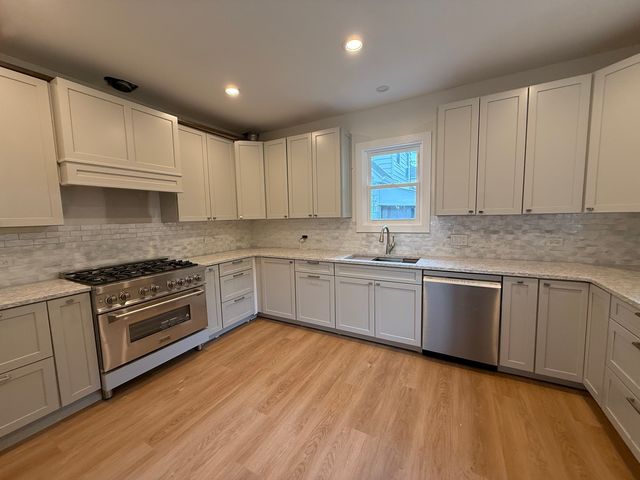 339 N Ridgeland Avenue, Elmhurst, IL 60126