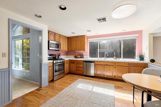 630 Harvard Ave, Vacaville, CA 95687
