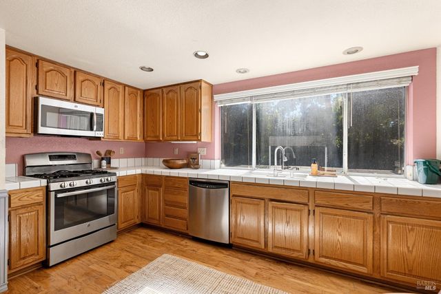 630 Harvard Ave, Vacaville, CA 95687
