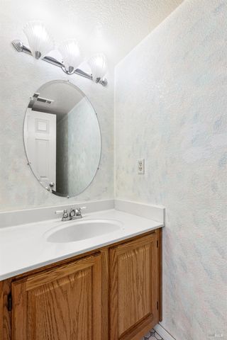 630 Harvard Ave, Vacaville, CA 95687