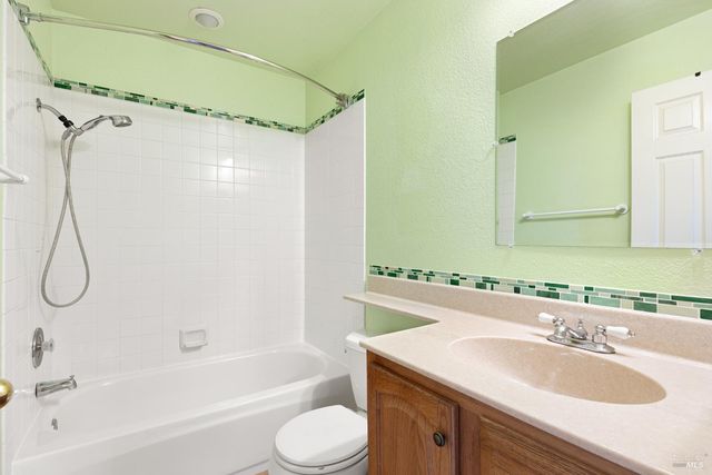 630 Harvard Ave, Vacaville, CA 95687