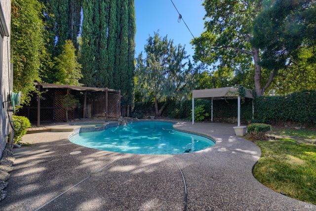 630 Harvard Ave, Vacaville, CA 95687
