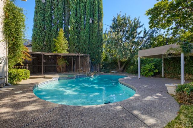 630 Harvard Ave, Vacaville, CA 95687