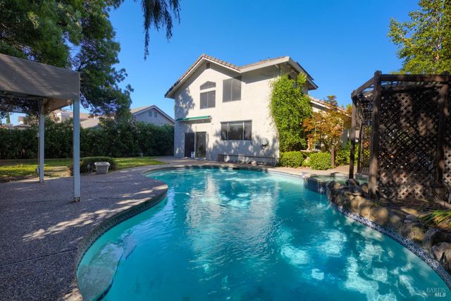 630 Harvard Ave, Vacaville, CA 95687