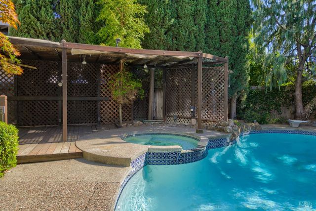 630 Harvard Ave, Vacaville, CA 95687