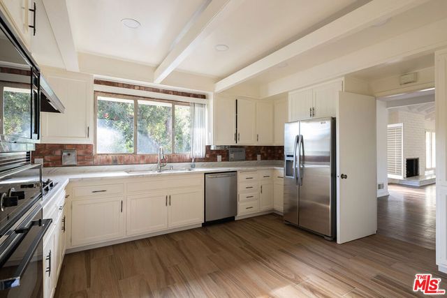 10985 Bellagio Road, Los Angeles, CA 90077