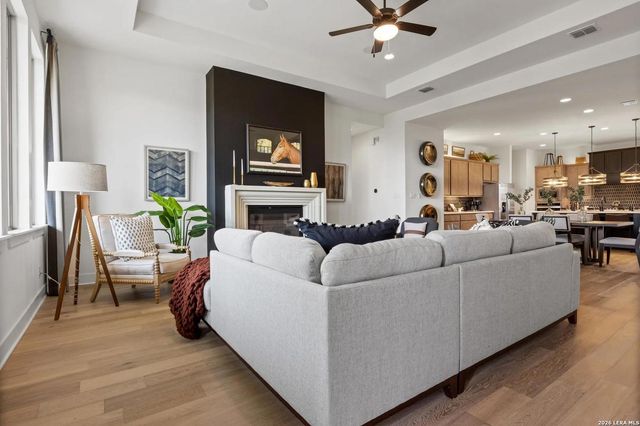 206 Navarro, Boerne, TX 78006