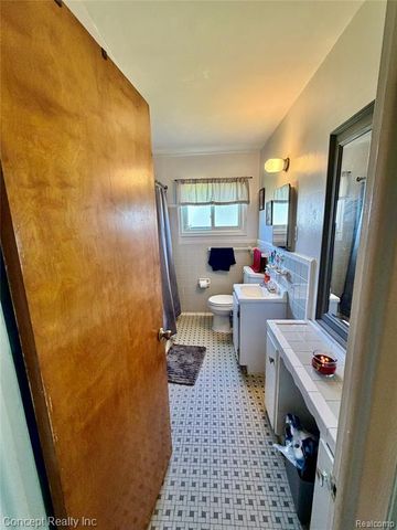 3645 Syckelmoore Street, Trenton, MI 48183
