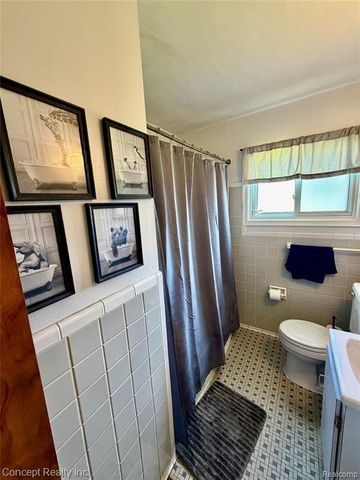3645 Syckelmoore Street, Trenton, MI 48183