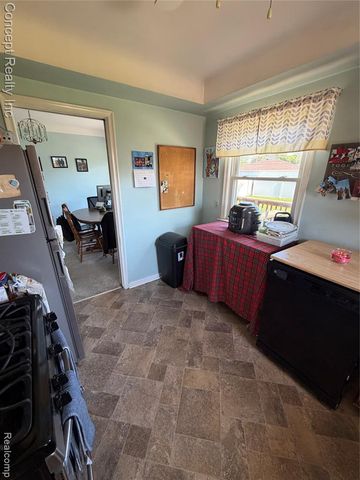 3645 Syckelmoore Street, Trenton, MI 48183