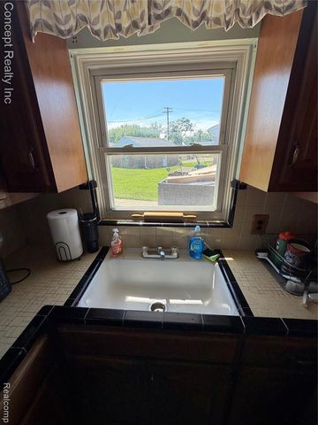3645 Syckelmoore Street, Trenton, MI 48183