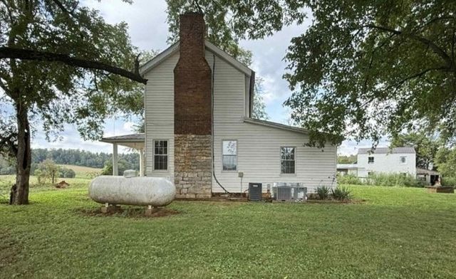 220 Collier Ln, Rock Island, TN 38581