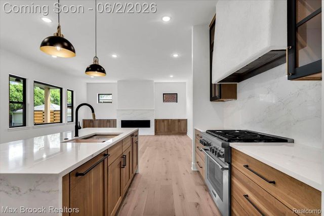2444 Benjamin Avenue, Royal Oak, MI 48073